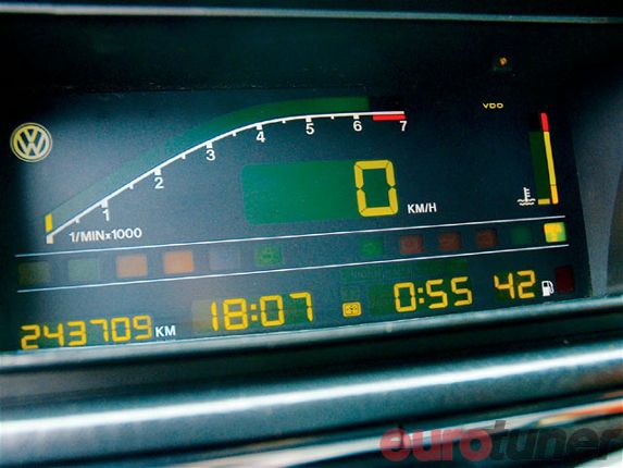 eurp_0806_11_z+1989_vw_golf_cl_mk2+gauge_cluster+digifiz.jpg