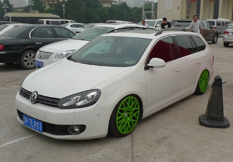 volkswagen-golf-variant-china-1.jpg