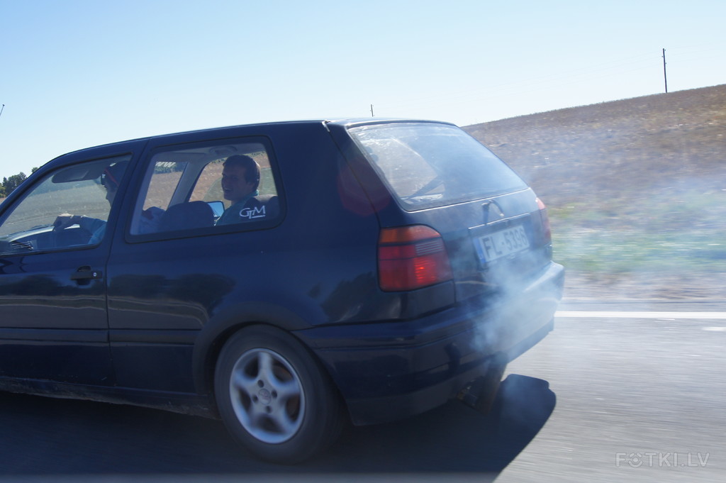 Helvis_brumm_brumm_smoke.jpg