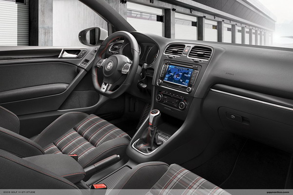 2009-Volkswagen-Golf-VI-GTI-008_resize.jpg