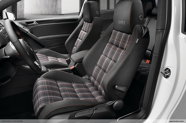 2009-Volkswagen-Golf-VI-GTI-010_resize.jpg
