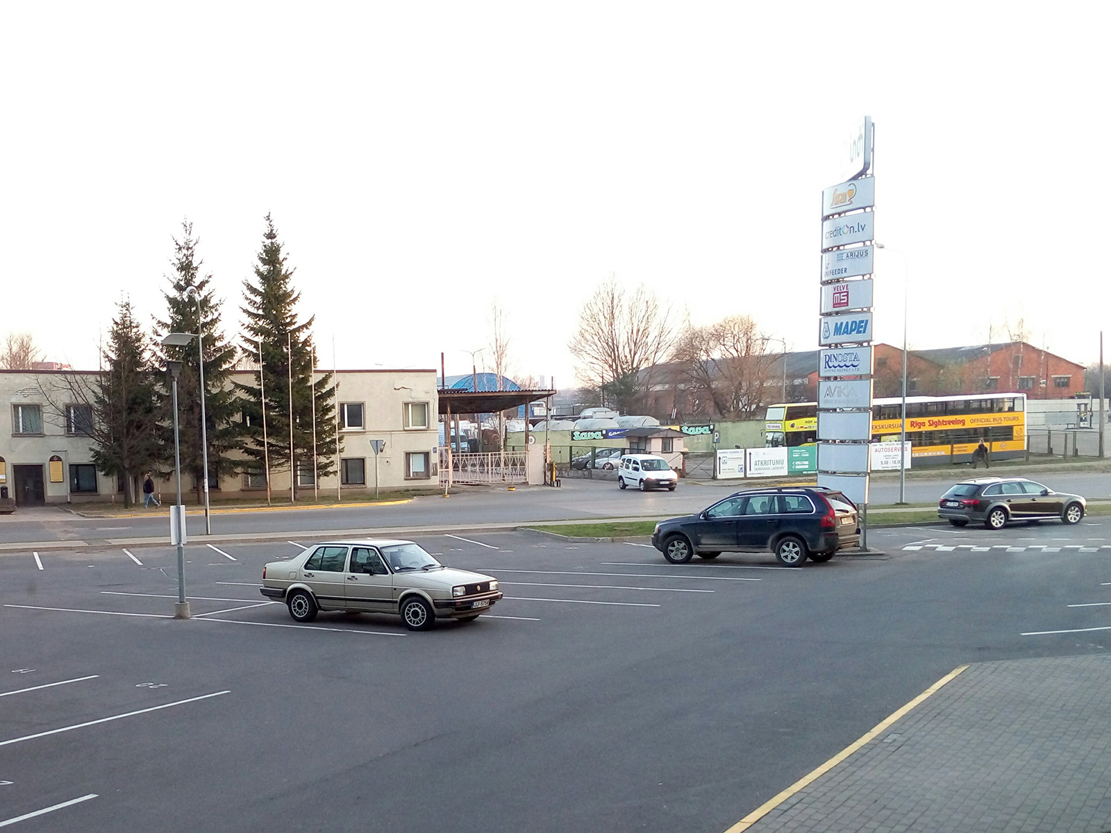 P50410-200847-001.jpg